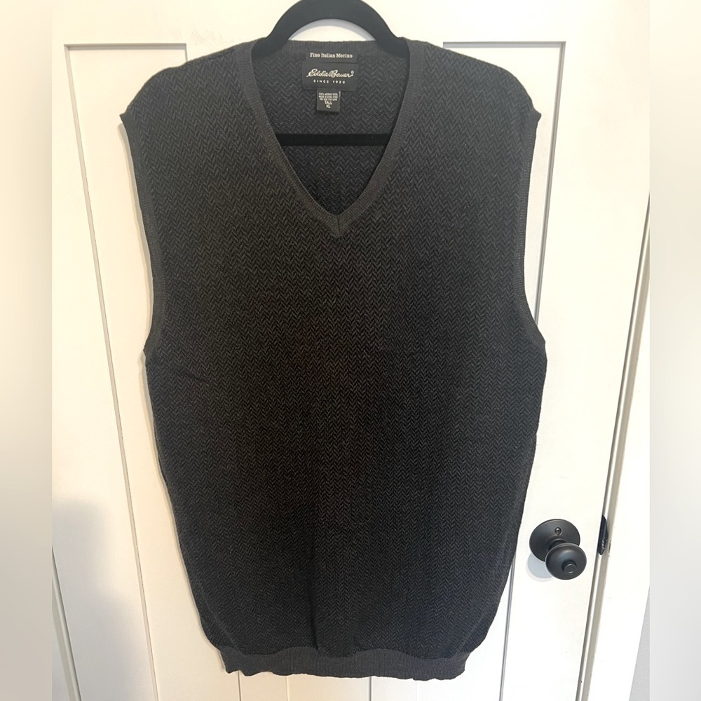 Eddie Bauer Merino Wool Sleeveless Sweater Vest V-Neck XL Tall Gray Chevron